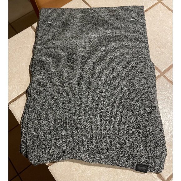 Levis Gray Knit Scarf 100% Acrylic OS Womens & Mens Winter Accessory Soft & Warm - Picture 1 of 5